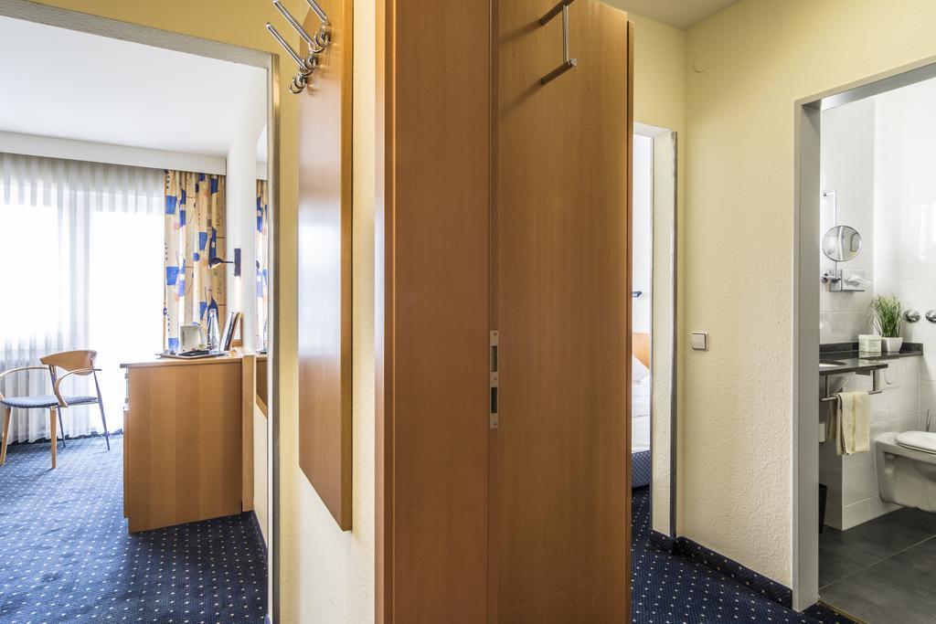 ホテル ガルニ オーバーライン ラインフェルデン 部屋 写真